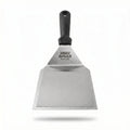 RVS burger spatula van Smash Burger Master met breed rechthoekig mes en zwart kunststof handvat met ronde opening bovenaan. Laser gegraveerd logo op het blad.